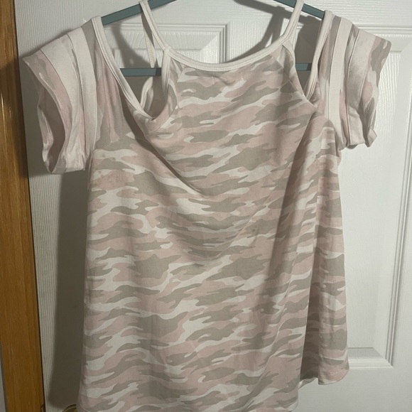 Maurices cold shoulder tee size 1x - Picture 2 of 2